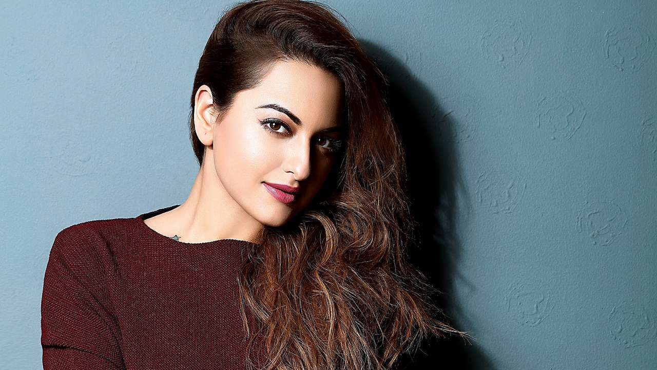 Sonakshi Sinha Height, Weight, Age, Affairs, Biography & More